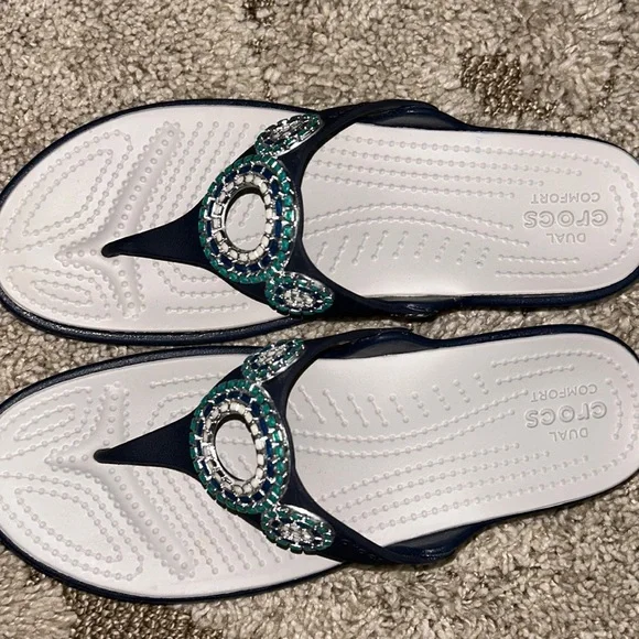 Crocs - Picture 4 of 11